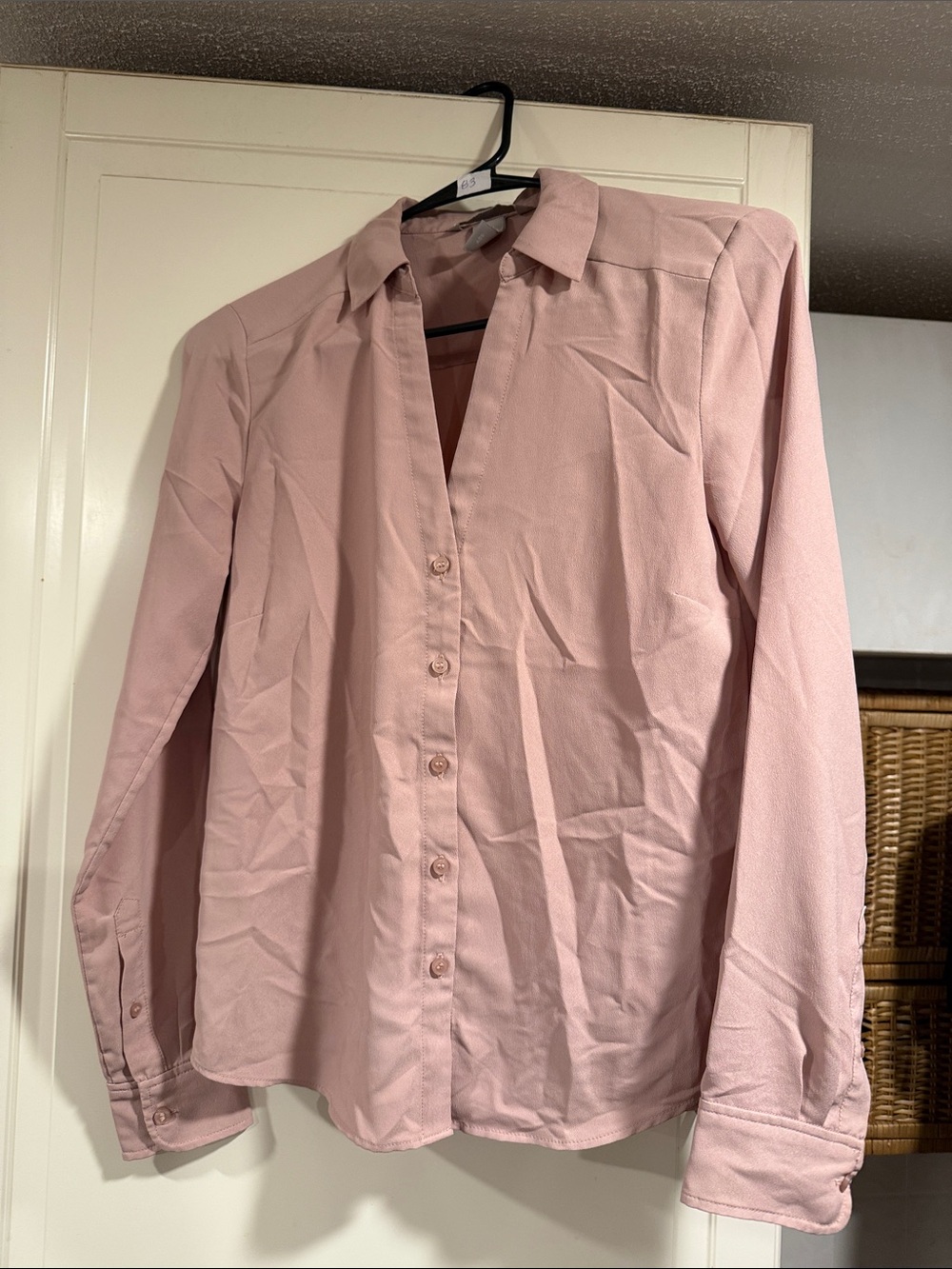 H&M Classic Long-Sleeve Button-Down Shirt in Dusty Pink size XS 7:30